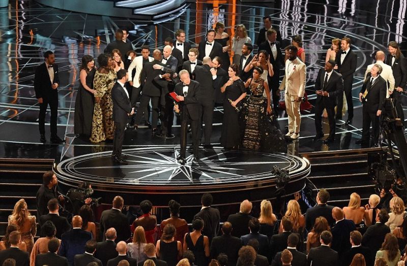 News Photo 2 - America - Cinema - oscar_89_los_angeles