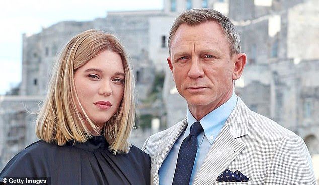 News Photo 1 - U.K. - Cinema - 121120197bond