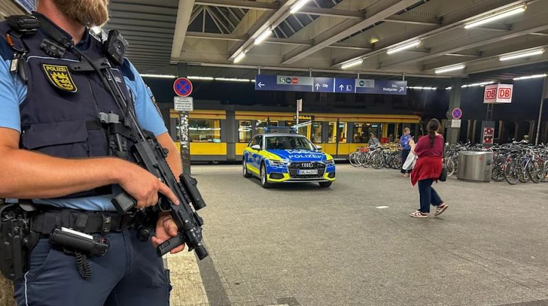 News Photo 1 - Germany - Otta Nottathil - knief_attack_karlsruh_hbf